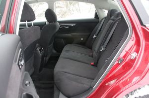 2013-nissan-altima_cc_002
