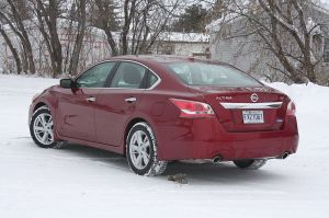 2013-nissan-altima_cc_1005