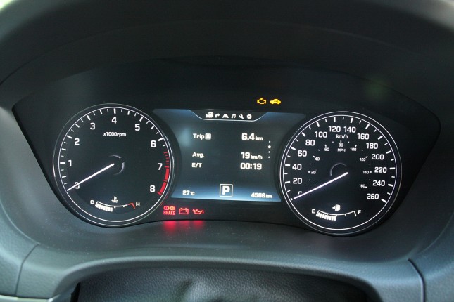 2015 Hyundai Genesis gauges