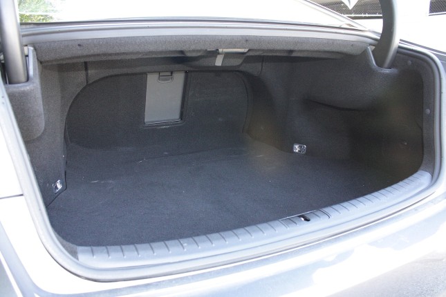 2015 Hyundai Genesis trunk
